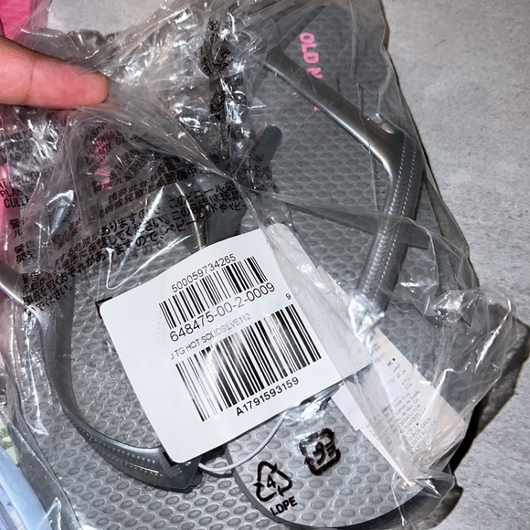 Old navy toddler slippers - Picture 4 of 4